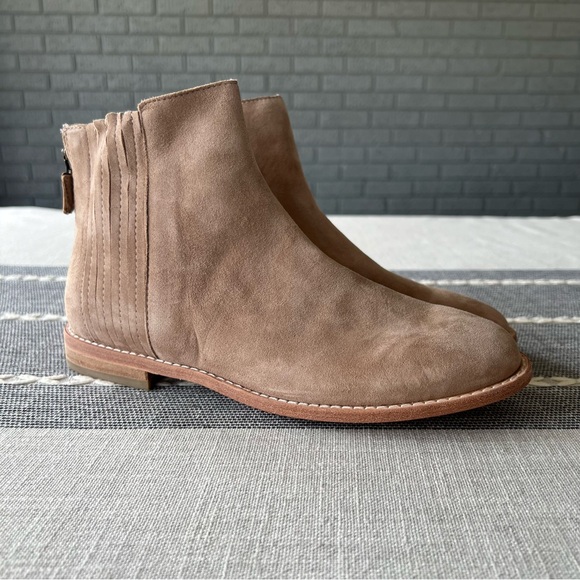 Eileen Fisher Chelsea Suede Tan Boots Size 7